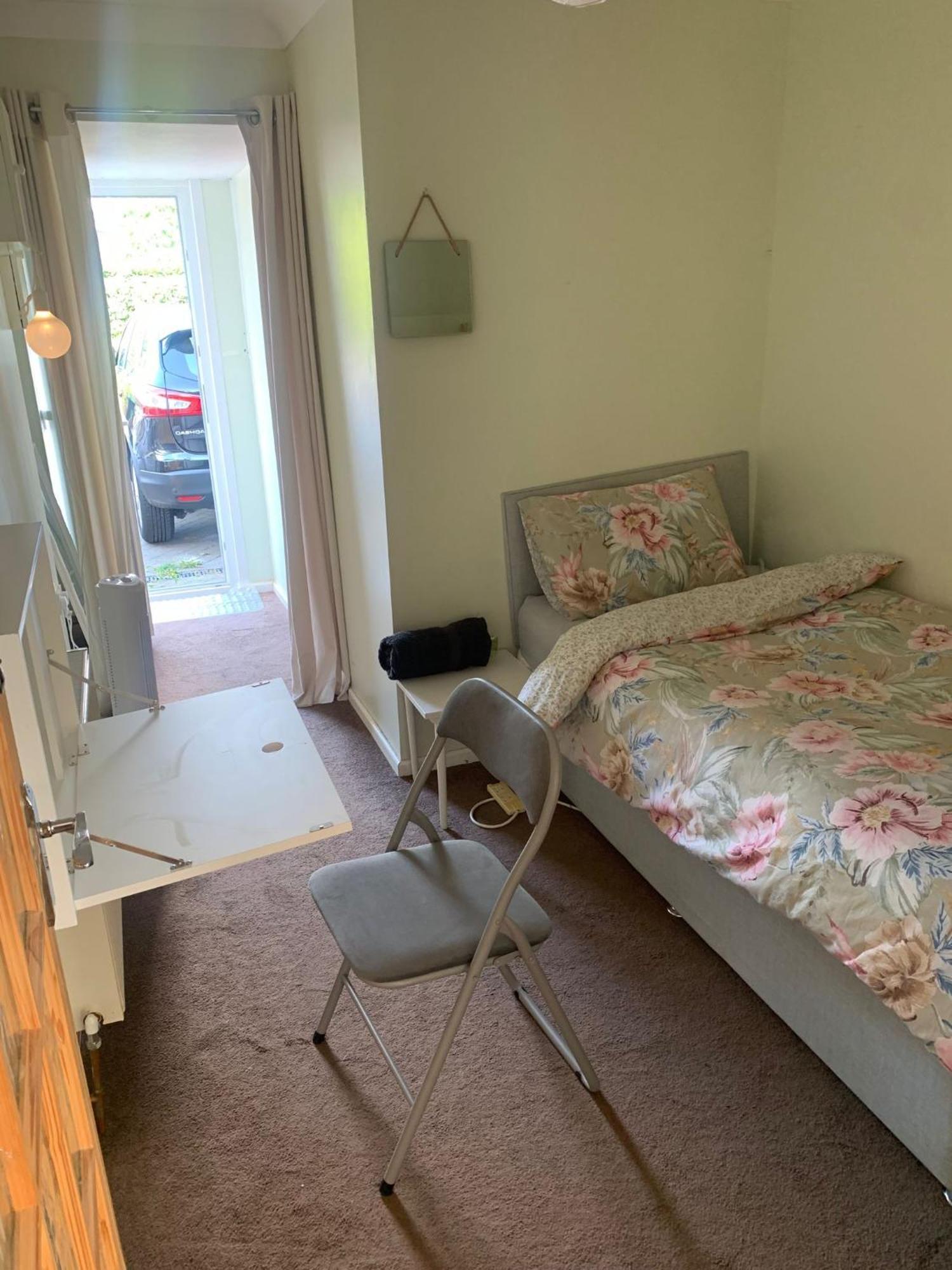 Beaconsfield 4 Bedroom House In Quiet And A Very Pleasant Area, Near London Luton Airport With Free Parking, Fast Wifi, Smart Tv 外观 照片