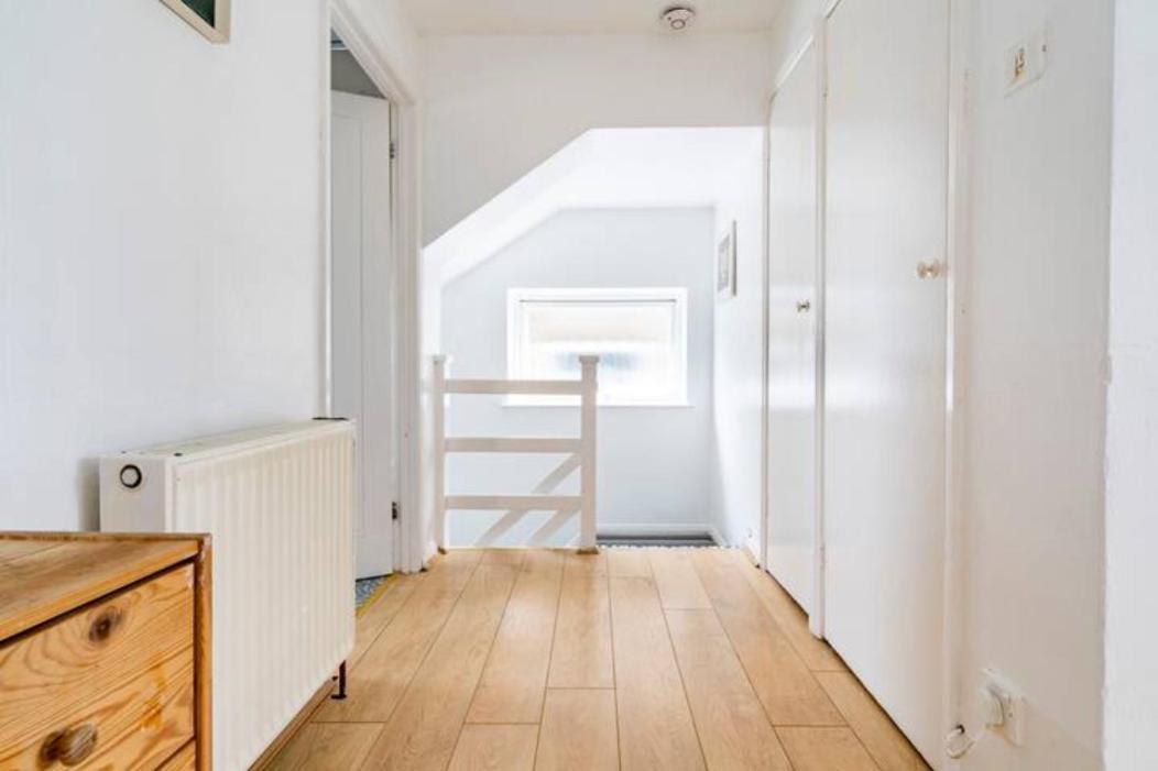 Luton Airport Guest House In Quiet And A Very Pleasant Area, Near London Luton Airport With Free Parking, Wifi, Smart Tv 外观 照片