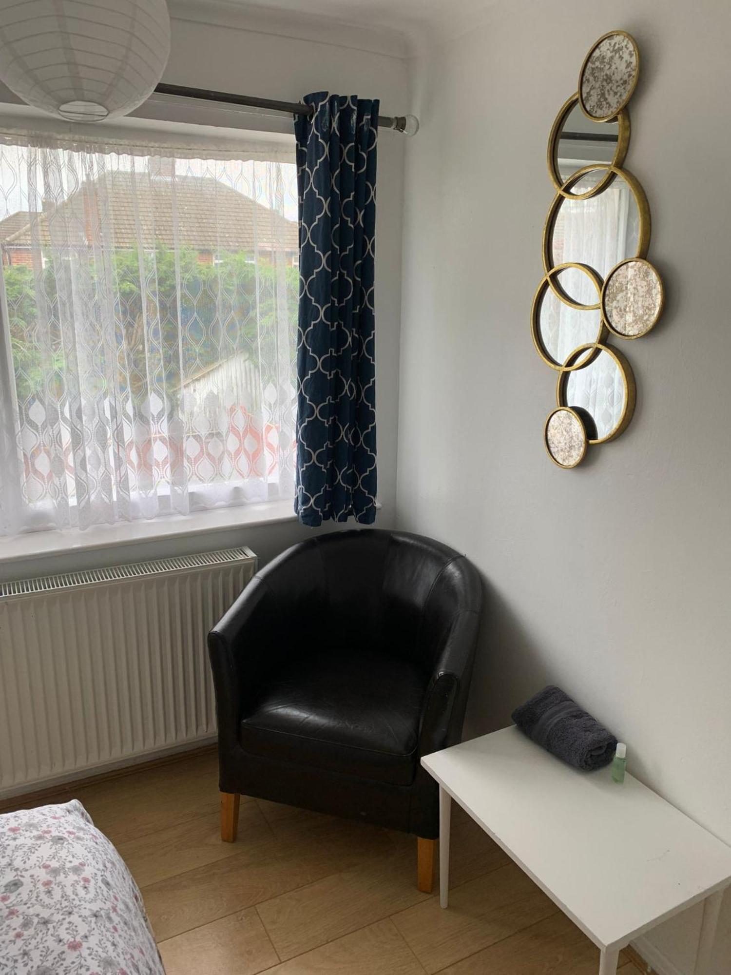 Luton Airport Guest House In Quiet And A Very Pleasant Area, Near London Luton Airport With Free Parking, Wifi, Smart Tv 客房 照片