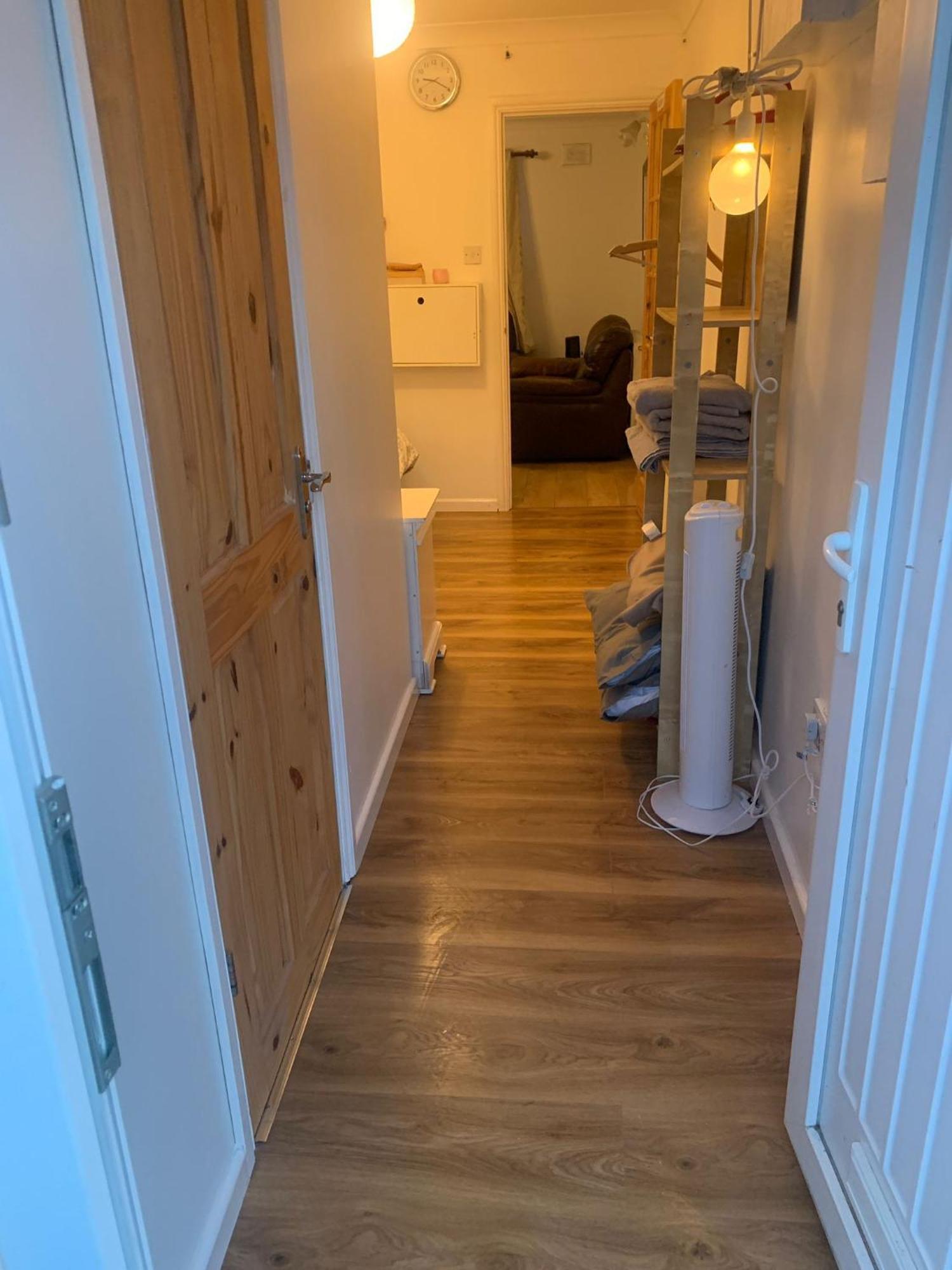 Luton Airport Guest House In Quiet And A Very Pleasant Area, Near London Luton Airport With Free Parking, Wifi, Smart Tv 客房 照片
