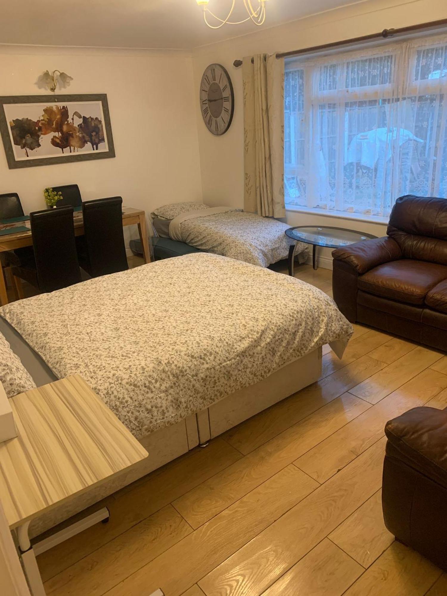 Luton Airport Guest House In Quiet And A Very Pleasant Area, Near London Luton Airport With Free Parking, Wifi, Smart Tv 客房 照片