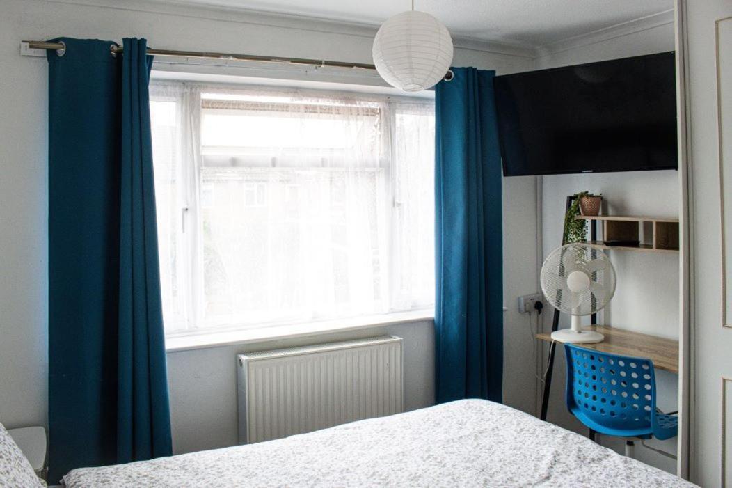 Luton Airport Guest House In Quiet And A Very Pleasant Area, Near London Luton Airport With Free Parking, Wifi, Smart Tv 客房 照片
